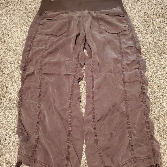 lululemon athletica Pants - Lululemon Cool Down Crop Pants Green 8